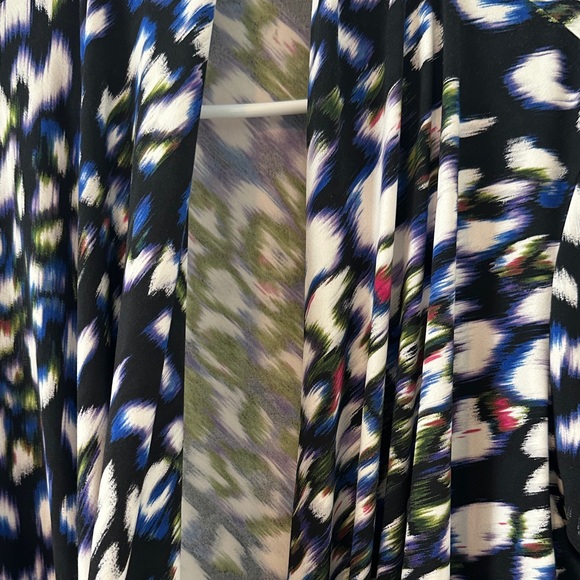 Vince Camuto Black and Blue Patterned Blouse - Picture 2 of 3